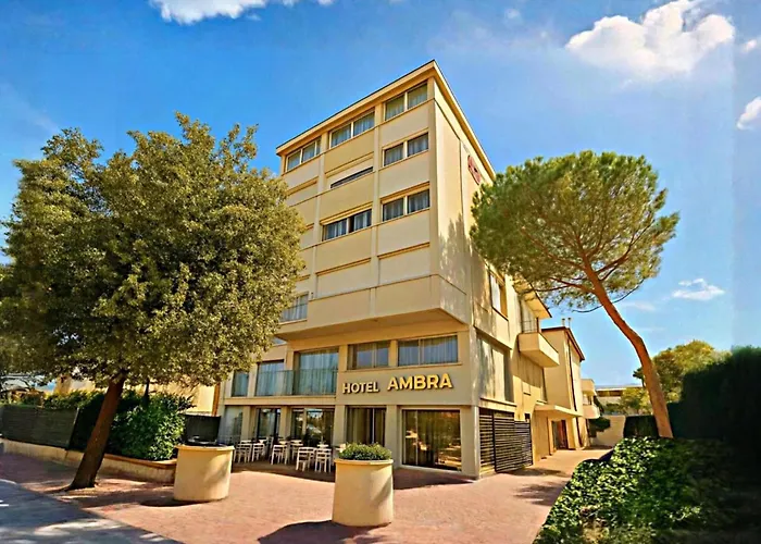 HOTEL AMBRA - Fronte Mare - Vicinissimi al Centro Milano Marittima